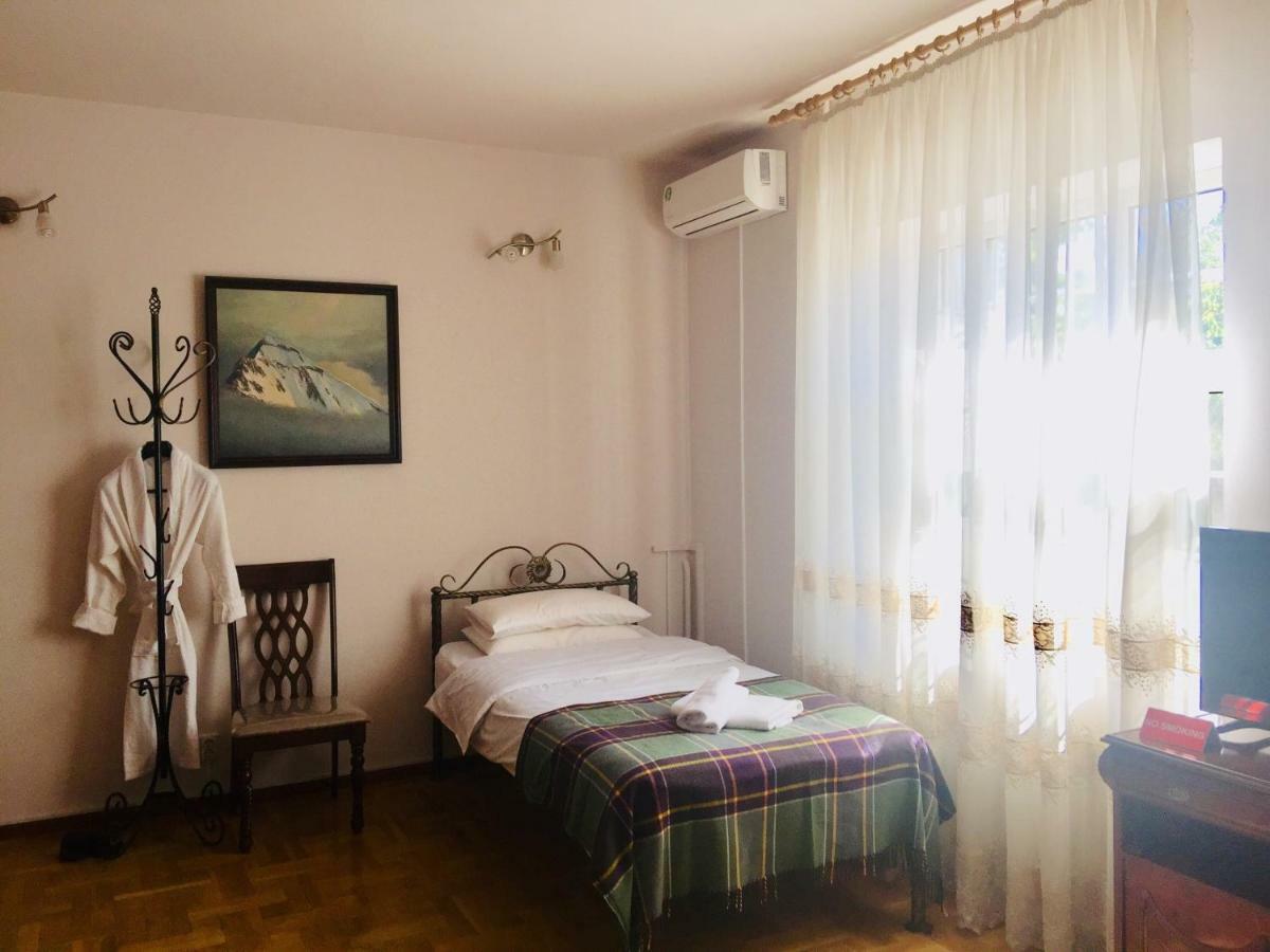 Hotel Astoria Garden Biškek Exteriér fotografie